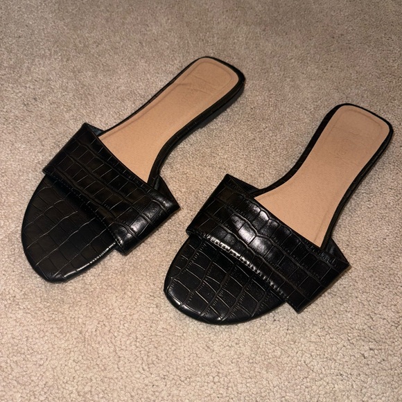 Black one strap flats - 10 - Picture 2 of 2